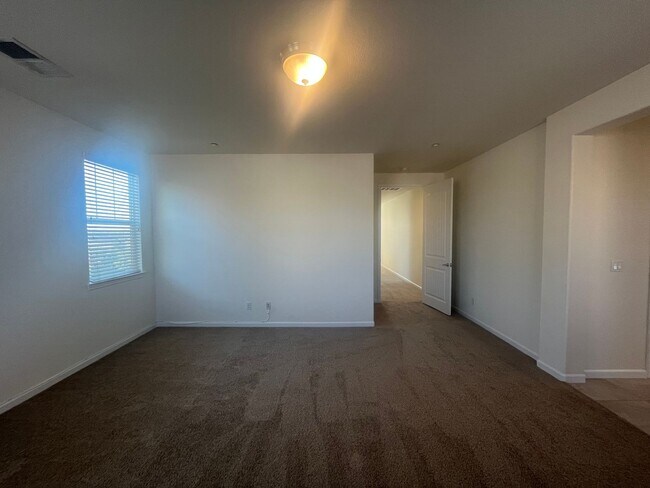 Building Photo - 4 Bedroom 2, Bath, 2900 sqft. w/t Separate 1 Bedroom 1 Bath Guest Quarters for Lease.