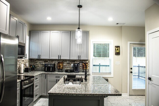 Building Photo - 2813 Mead Rd