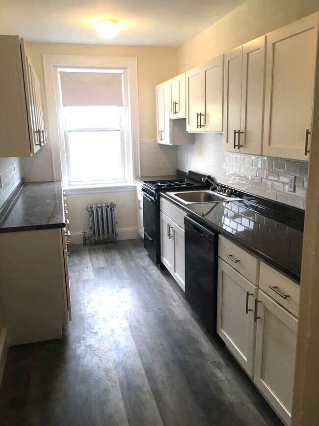 Primary Photo - 2035 Commonwealth Ave