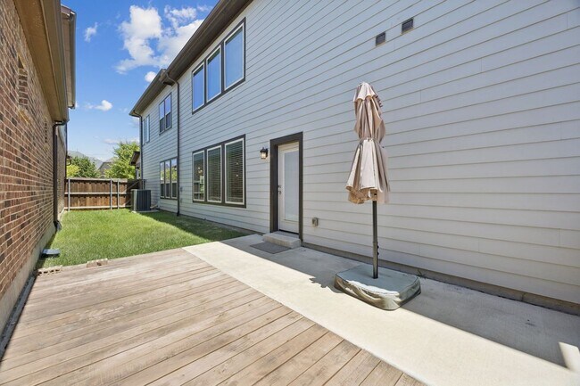 Building Photo - 13721 Parkline Wy