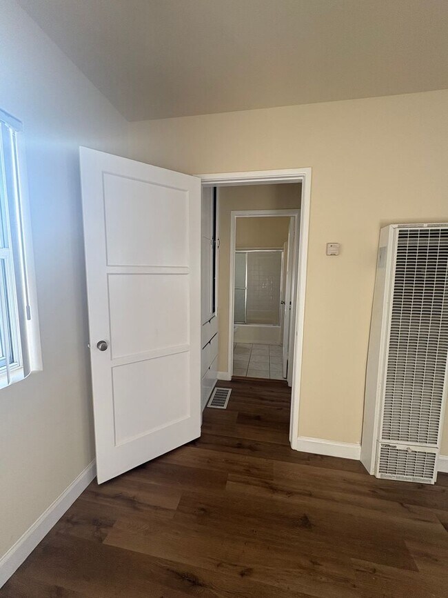 Building Photo - 9016 Reading Ave