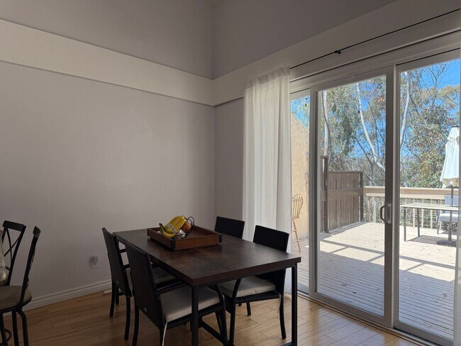 Building Photo - Beautiful 3BD/3BA Townhome in Carlsbad