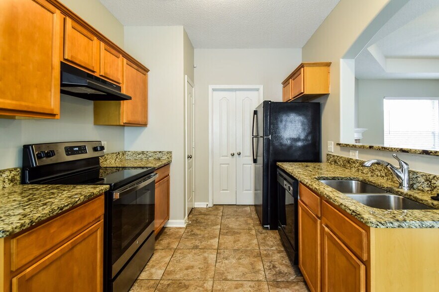 Building Photo - 10093 Woodland Hills Dr