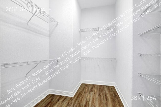 Building Photo - 2634 Seal Pointe