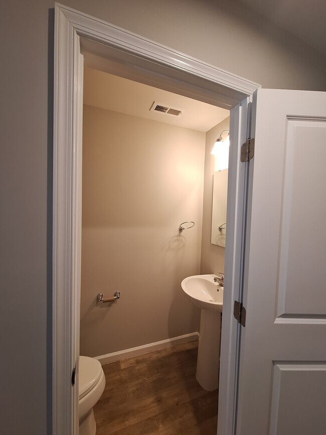 Building Photo - Wonderful Two Story Four Bedroom Home in Northeast Columbia!