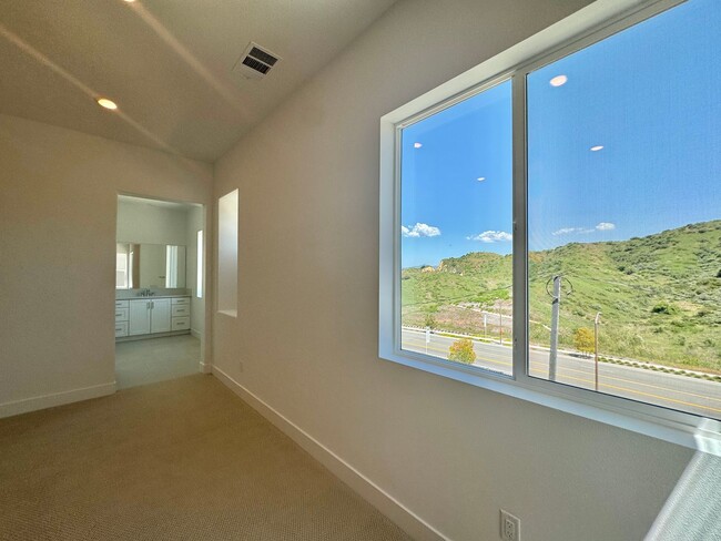 Building Photo - 27128 Skyland Wy