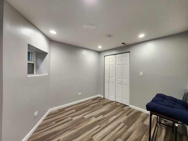 Building Photo - 1530 E 65th Pl