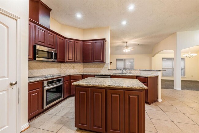 Building Photo - 10459 Parkside Dr