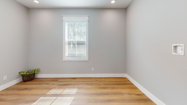 Building Photo - 5BR/5BA Fort Sanders Townhome | Corner of ...