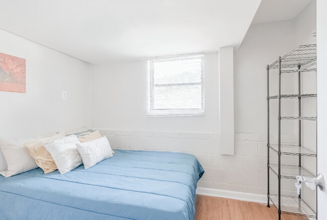 Building Photo - 2628 Candler Woods Dr