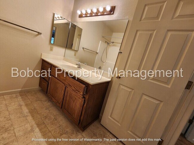 Building Photo - 1740 Cedarwood Dr