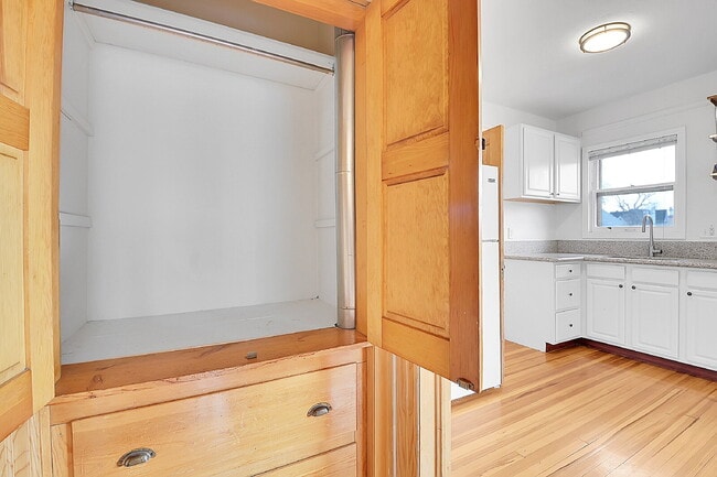 Building Photo - $1,475, 1 bed, 1 bath located in Denver