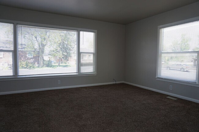 Building Photo - 3543 Valley Heights Dr