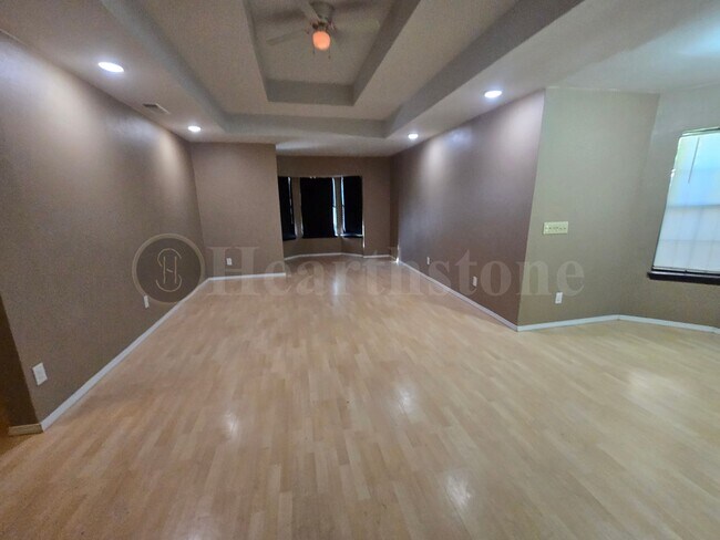 Building Photo - 1307 Gidding St