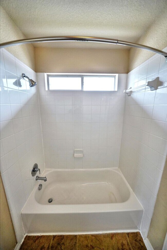 Building Photo - Gorgeous 5-Bedroom, 3.5-Bathroom Home Near...