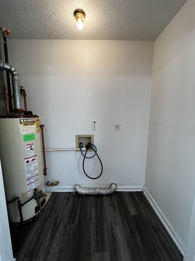 Building Photo - 9408 Pirouette Ave