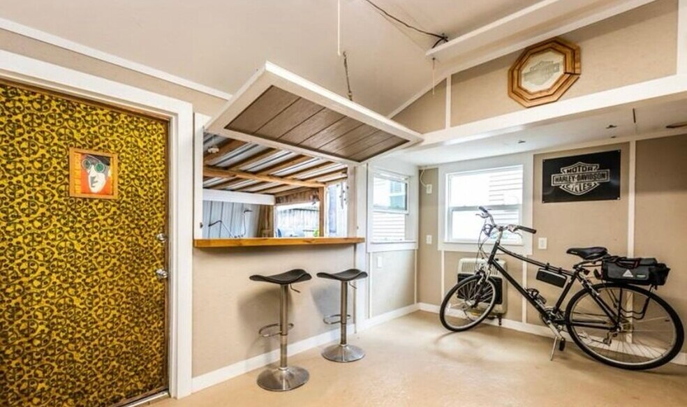 inside of patio - 704 E Moneta Ave