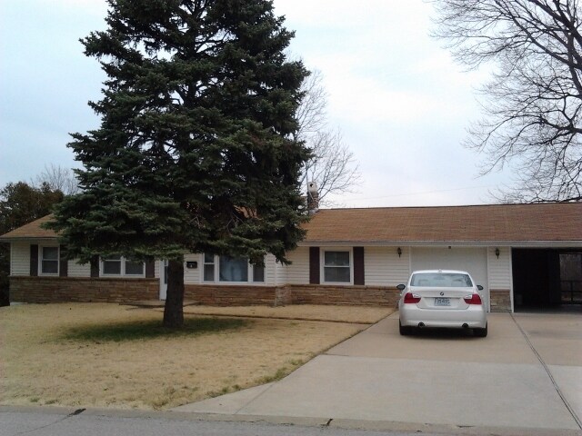 Primary Photo - 6 Hazelwood Ln