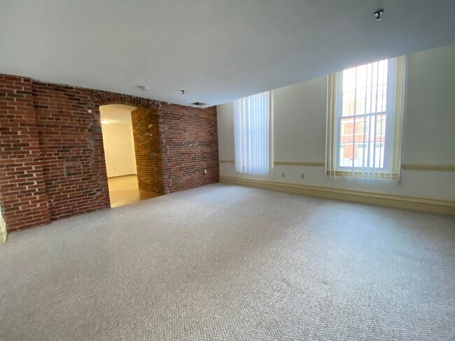 Building Photo - 30 Hanover St