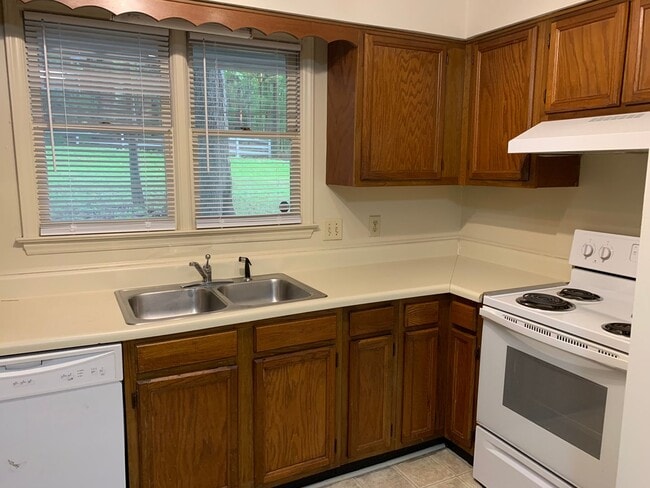 Building Photo - 4804  EM#16