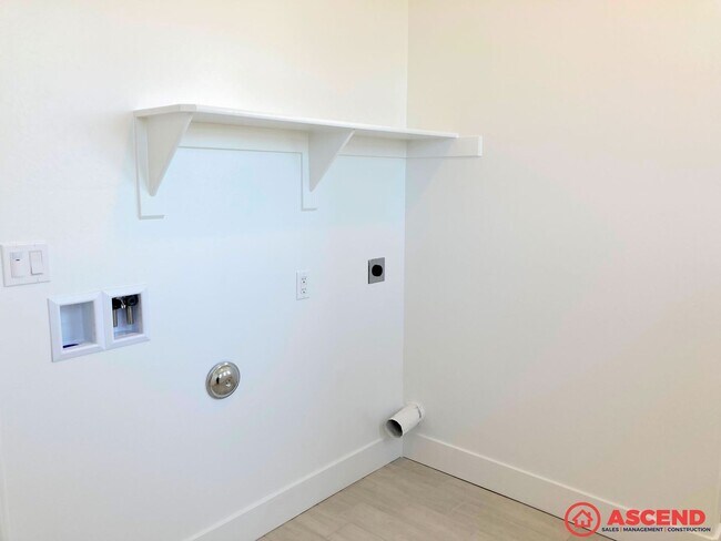 Building Photo - Brand New Spacious Home Located in Shafter!