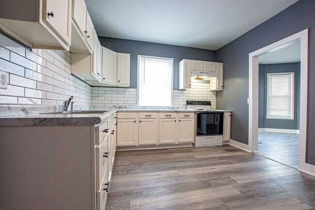 Building Photo - 2523 Ames Ave