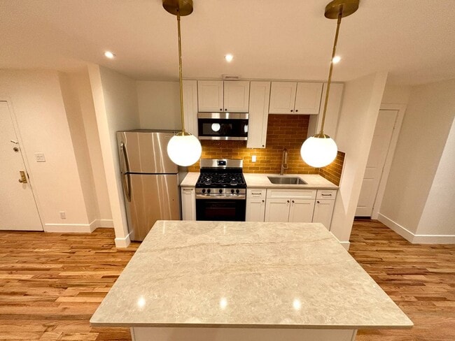 Building Photo - 2182 Davidson Ave