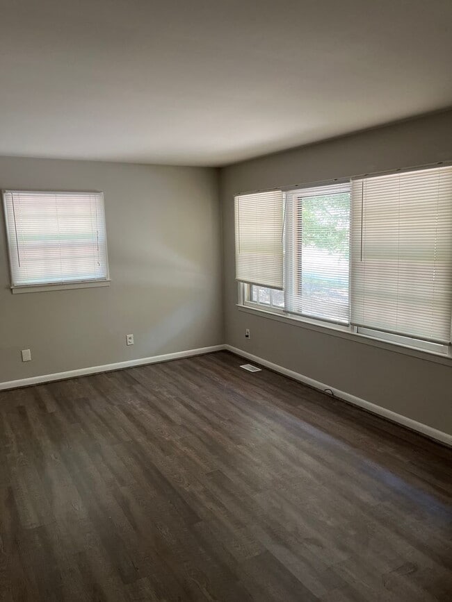 Building Photo - Renovated 3 Bedroom Ranch in Raleigh, Avai...