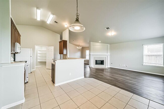 Building Photo - 9911 Driftwood Park Dr