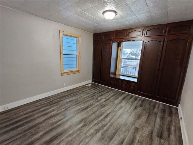 Building Photo - 421 Colescott St