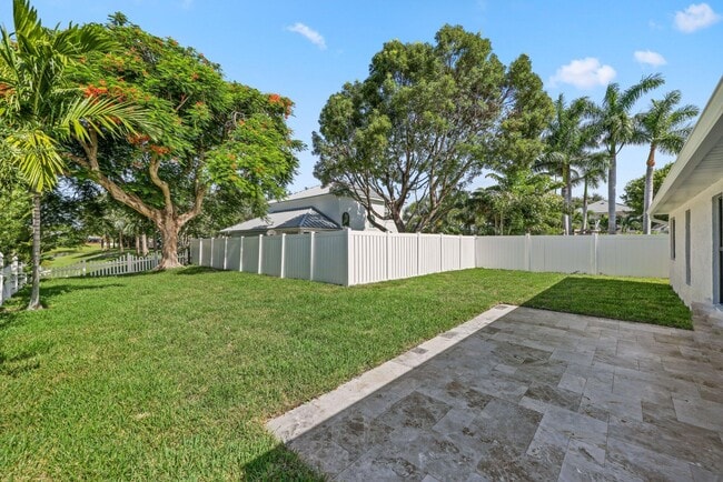 Building Photo - 542 Canoe Point