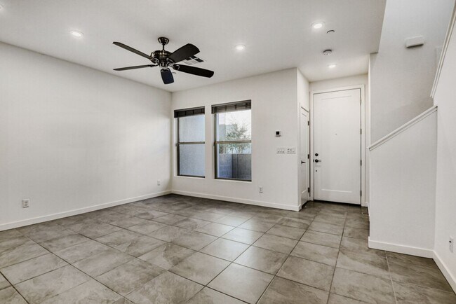 Building Photo - Stylish 2-Bedroom Townhome in Southwest Las Vegas