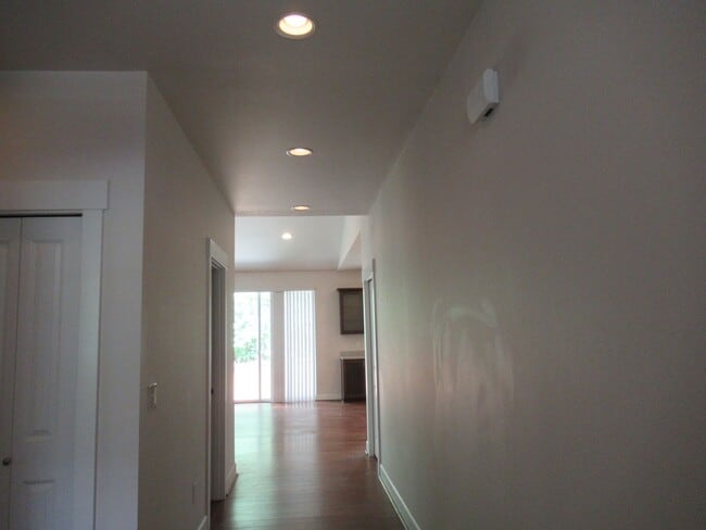 Building Photo - One level 2 bedroom, 2 bathroom home in North Bend