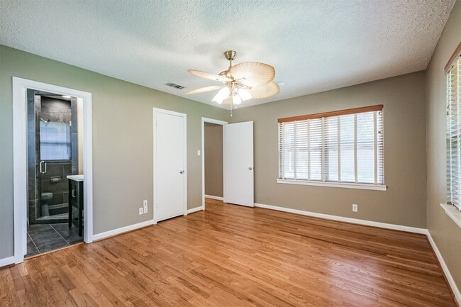 Building Photo - 5450 Stillbrooke Dr