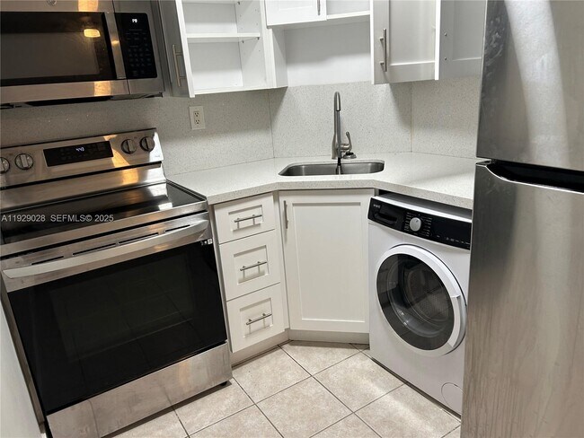 Building Photo - 335 SW 20th St