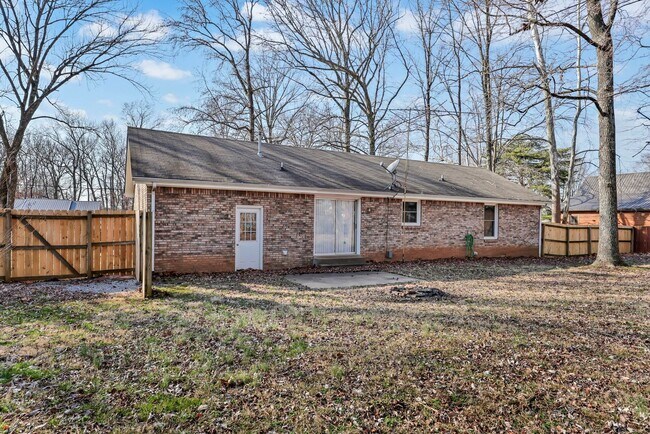 Building Photo - 171 W Regent Dr