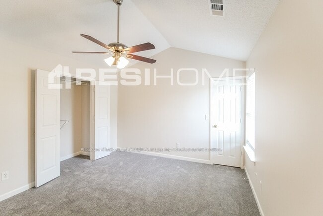 Building Photo - 211 Coral Cir