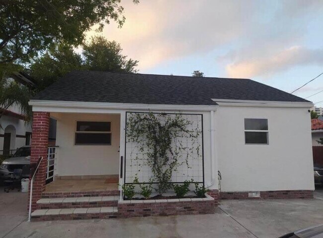 Primary Photo - 3137 SW 23rd Ter