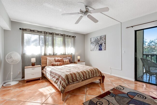 Building Photo - ** PALM RIVER ** 2 BED / 2 BATH - CONDO - NORTH NAPLES - TURNKEY - ANNUAL OR SHORT TERM RENTAL