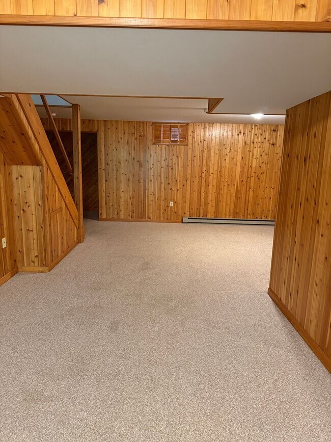 Building Photo - 1531 E Strohm Dr