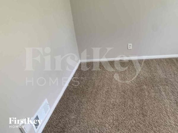 Building Photo - 5195 Suggs St