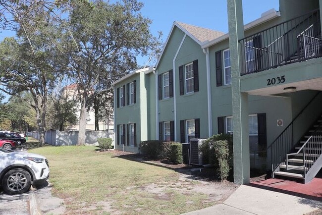 Building Photo - Newly renovated first floor condo! 2 bedrooms