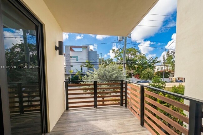 Building Photo - 2955 Bird Ave