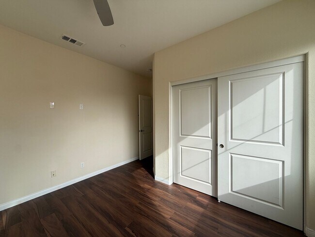 Building Photo - Great 3B/2.5BA House in Gated San Elijo Hills Community!