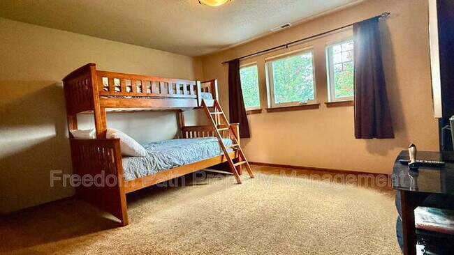 Building Photo - 406 Lundblad Pl