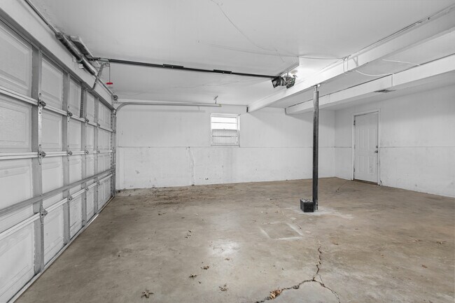 Building Photo - 908 SW 6th St