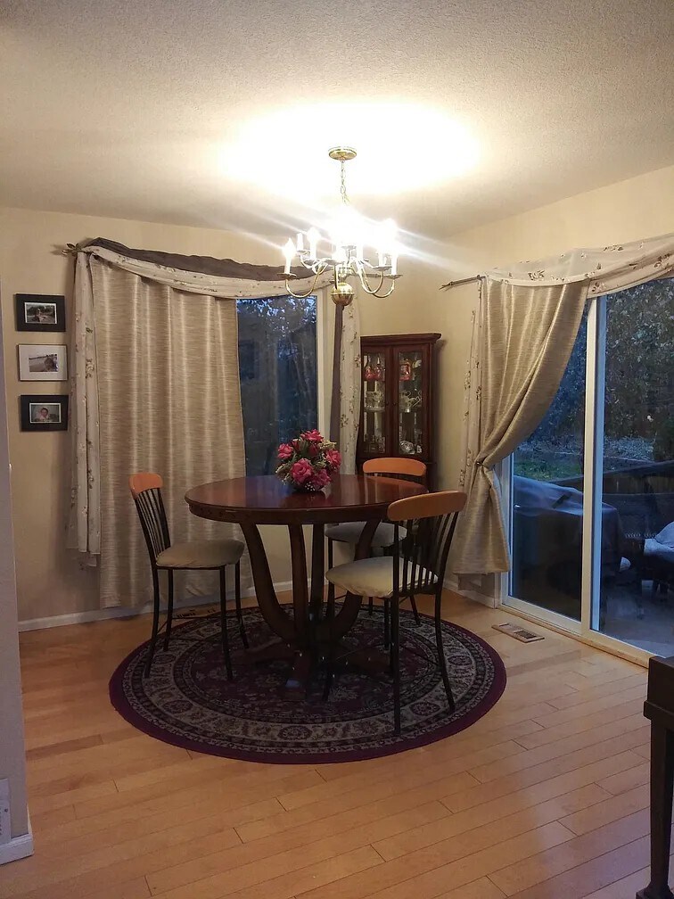 Building Photo - 557 Stellars Jay Dr