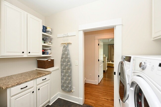 Building Photo - **RARE BRENTWOOD FIND, A MASTERCLASS IN ELEGANT SOUTHERN DESIGN**