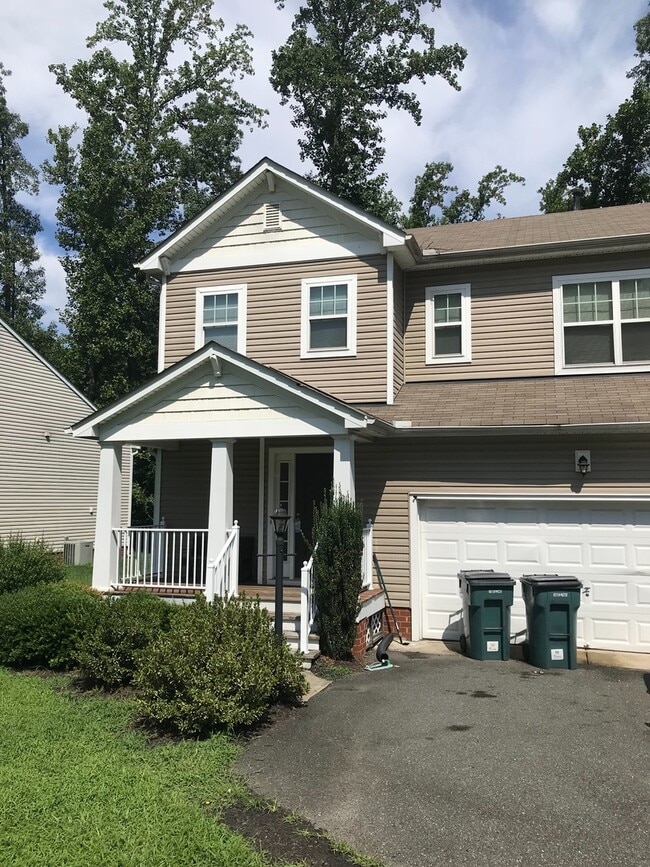 Building Photo - 3 Bdrm/2.5 Bth Home Located Close to I-95