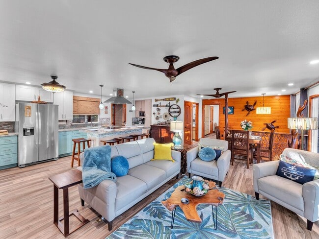 Building Photo - Oceanfront Estate: The Honolii Hale